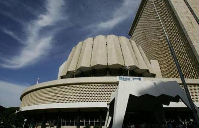 Maharashtra Assembly किसानों की कर्जा माफी को लेकर सदन में हंगामा