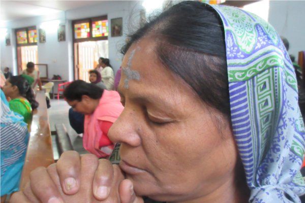 ash Wednesday माथे पर राख के क्रास के साथ ईसाई समाज ने शुरू किया चलीसाकाल