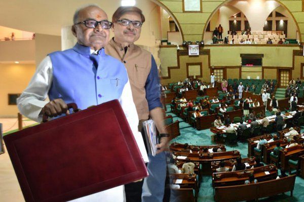 live madhya pradesh budget 2017-18 #Budget: मिशन 2018 के मूड में आई सरकार, बजट में दिखा चुनावी रंग