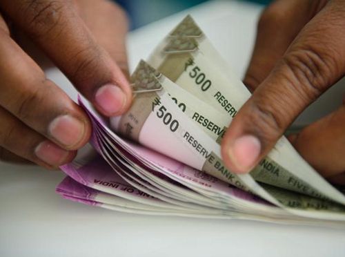 sbi, cash transaction rule, state bank of india, न लौटरी, न लकी ड्रॉ, यह महिला केवल 99 रुपए में बन गई लखपति