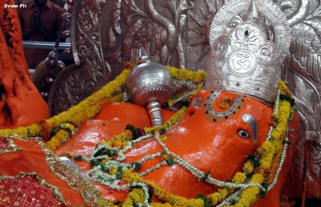 hanuman temple allabad इस मंदिर में हनुमानजी की मूर्ति से बह रहे हैं आंसू, हो रहे हैं चमत्कार