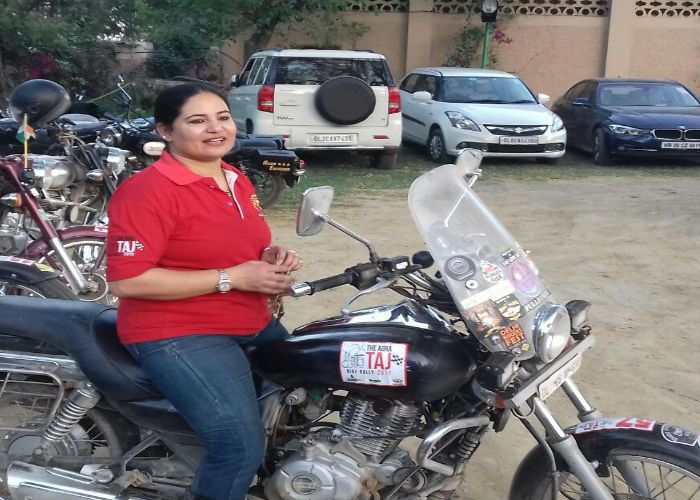 Pallavi faujdar यूपी बाइकर्स में आगरा की पल्लवी नंबर वन, देखें तस्वीरें