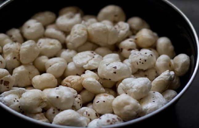 Makhana Namkeen मूवी देखने जाते समय ट्विंकल खन्ना जरूर खाने के लिए ले जाती हैं यह चीज