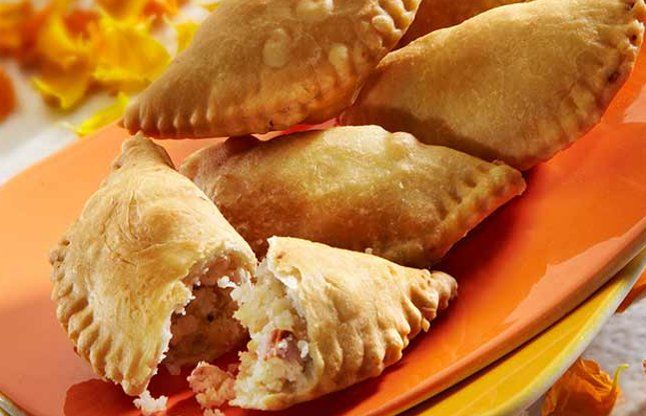 Gujhiya होली के अवसर पर घर में बनाएं सूजी ड्राय फ्रूट गुजियां