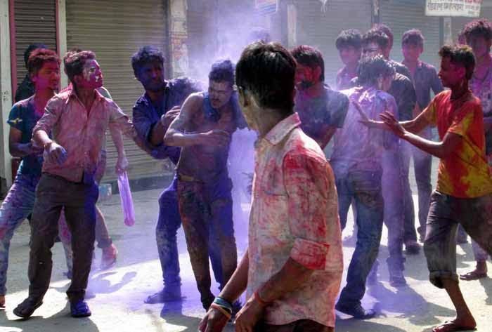 Azamgarh special Holi 1 हर्षोल्लास के साथ ऐसे मनाया गया होली का त्योहार