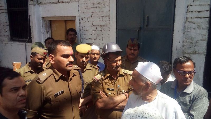 Holi procession होली बारात को लेकर दो पक्ष भिड़े, पथराव