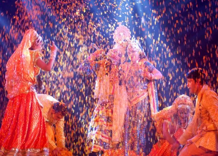 Holi celebration खाटू श्याम मन्दिर में खेली गई फूलों की होली