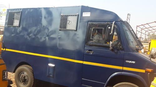 Cash van loot रिलायंस का कैश ले जा रही वैन से गोरखपुर में 99 लाख रुपयेे की लूट