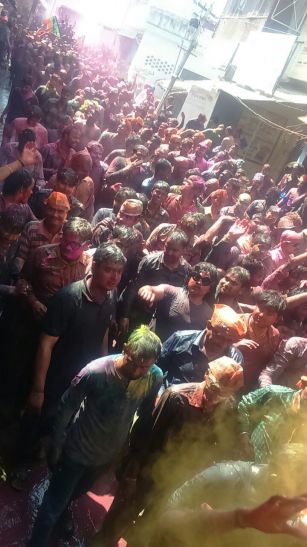holi जीत की खुशी के बीच नव निर्वाचितों ने जमकर खेली होली