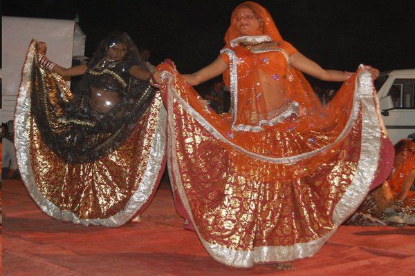 kareela mela जब पूरी होती है मुराद तो 'किराए' पर नाचती हैं लड़कियां, देखें PHOTO'S