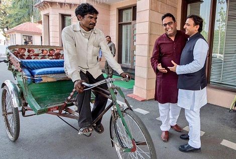 Paytm founder on Rickshaw रिक्शे की सवारी कर सीएम से मिलने पहुंचे थे Paytm फाउंडर, ऐसी थी अखिलेश यादव की प्रतिक्रिया