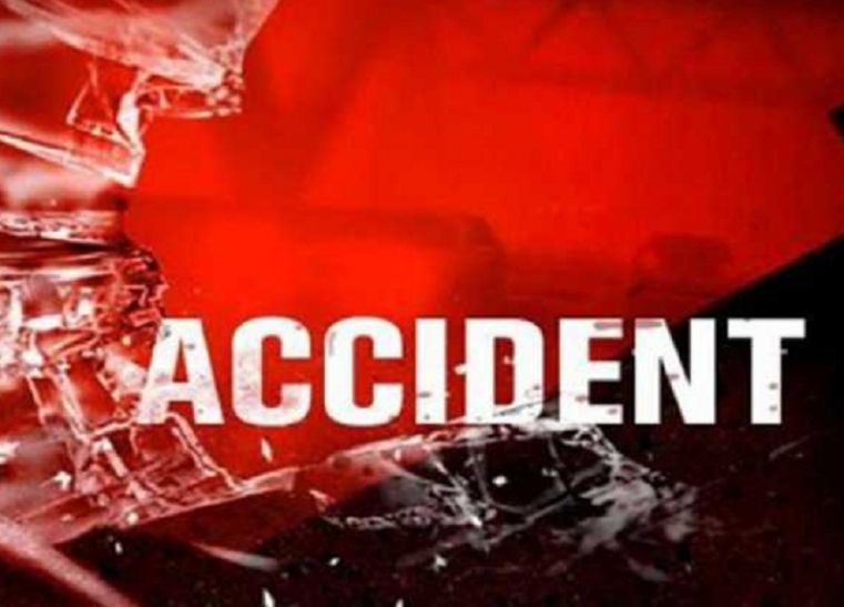 Road accident कर्नाटक : टेम्पो-ऑटोरिक्शा में टक्कर, 13 लोगों की मौत