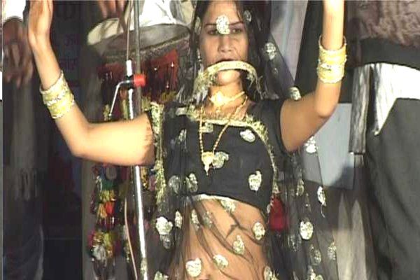 rai dance नर्क से मुक्ति पाने करती हैं ऐसा DANCE, विवादों में रहती है इनकी LIFE