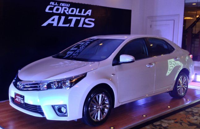toyota altis Toyota ने भारत में लॉन्च की लग्जरी कार Corolla Altis , जानिए क्या है खास