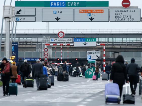 Paris पेरिस में हवाईअड्डे पर गोलीबारी, 1 की मौत
