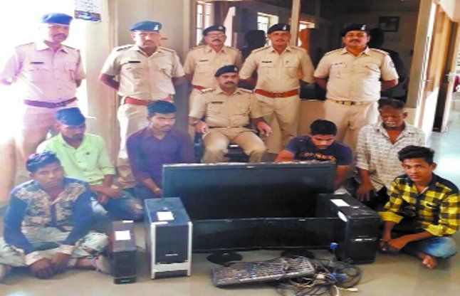 surat चोरी मामले में किशोर सहित सात गिरफ्तार