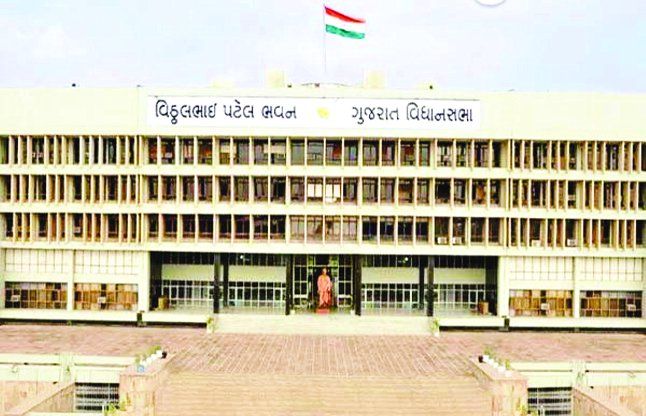 surat गुजरात में चुनावी गतिविधियां तेज