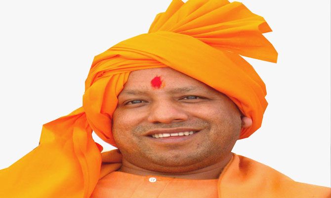 Yogi Adityanath योगी का यूपी के इस जिले से है गहरा नाता, साल में दर्जनों बार यहां के लोगों से करते हैं मुलाकात