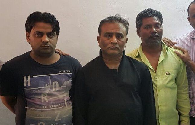 ahmedabad देशी शराब से भरी कार ज़ब्त, तीन गिरफ्तार