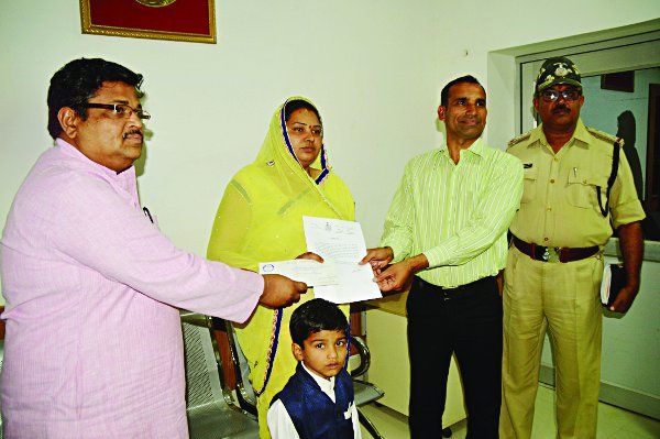 rewa news चेन स्नेचर को पकडऩे वाली 'मर्दानी' का सम्मान