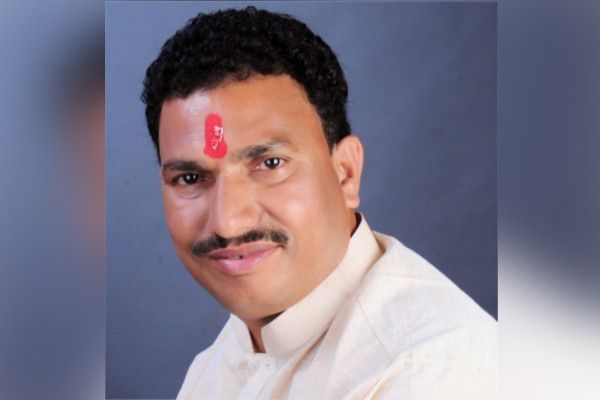 MP Malviya to dig the pond in one day यह हैं ऐसे सांसद जो एक दिन में खोदेंगे तालाब