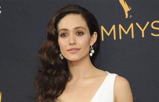 Emmy Rossum एम्मी के लॉस एंजेलिस के घर से कीमती आभूषण चोरी