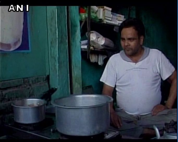 Muzaffarnagar मुजफ्फरनगर में मांस की दुकान बंद कर व्यापारियों ने खोली 'चाय की दुकान'