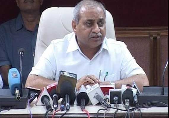 Nitin Patel झुकी सरकारः मोदी के खिलाफ भ्रष्टाचार के आरोपों की जांच के लिए गठित आयोग की रिपोर्ट सदन में प्रस्तुत