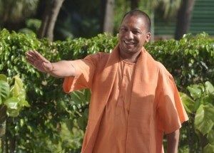 CM Yogi सीएम योगी की बगिया में अब लहसुन-प्याज को जगह नहीं
