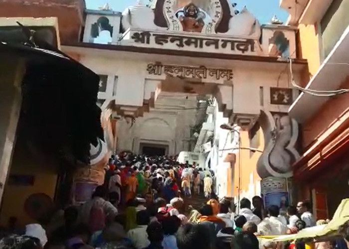 Hanuman Gadi हनुमान जयंती पर अयोध्या में उमड़े श्रद्धालु