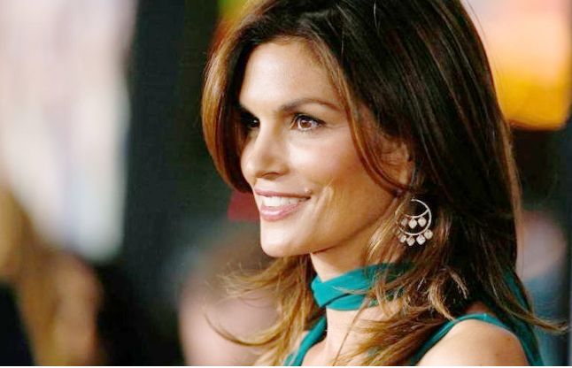 Cindy Crawford 51 साल की इस मॉडल ने सोशल मीडिया पर पोस्ट की ऐसी तस्वीर