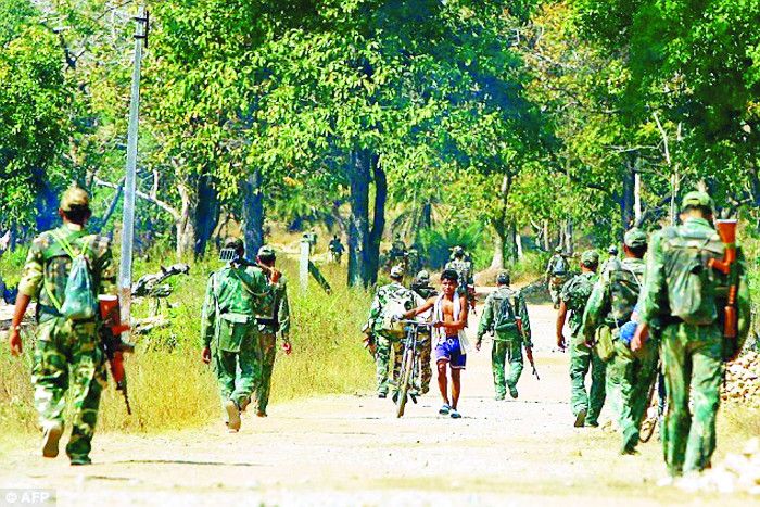 CRPF personnel on Naxalite front सुकमा में 25 जवानों का मारा जाना मानवाधिकारों का उल्लंघन नहीं: CRPF
