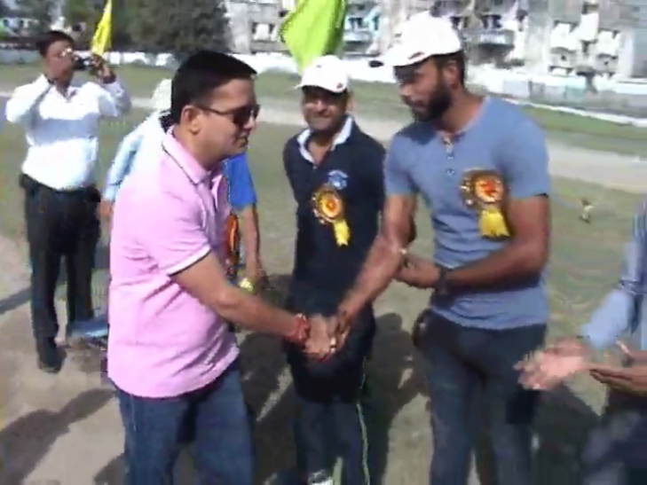 Volleyball and Basketball Competition वॉलीबाल और बास्केटबॉल प्रतियोगिता: वाराणसी की टीम ने चंदौली को हराया