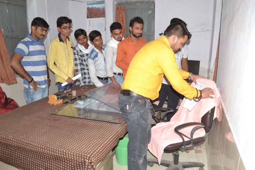 अभाविप पहुंची ज्ञापन देने, कोई नहीं मिला तो यह कारनामा दिया अंजाम