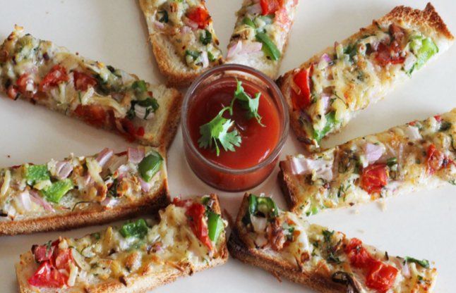 Cheesy Onion and Chilli Toast बच्चों को टिफिन में पैक करके दें चीजी अनियन एंड चिली टोस्ट