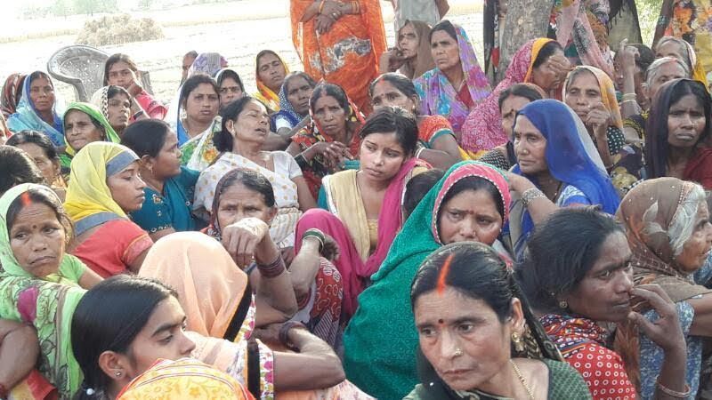 Bsf Solider funeral बीएसएफ जवान का शव पहुंचा घर, श्रद्धांजलि के लिए उमड़ा सैलाब