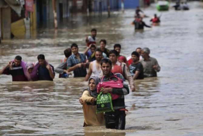 flood in Iran बाढ़ से ईरान के 33 शहर जलमग्न, 25 लोगों की मौत