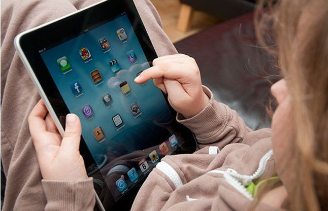 Child बच्चों में स्मार्टफोन की लत का करना पड़ रहा है इलाज