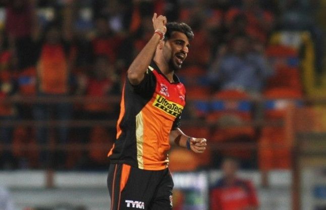 Bhuvneshwar Kumar आईपीएल : वार्नर, भुवनेश्वर ने हैदराबाद को दिलाई शानदार जीत