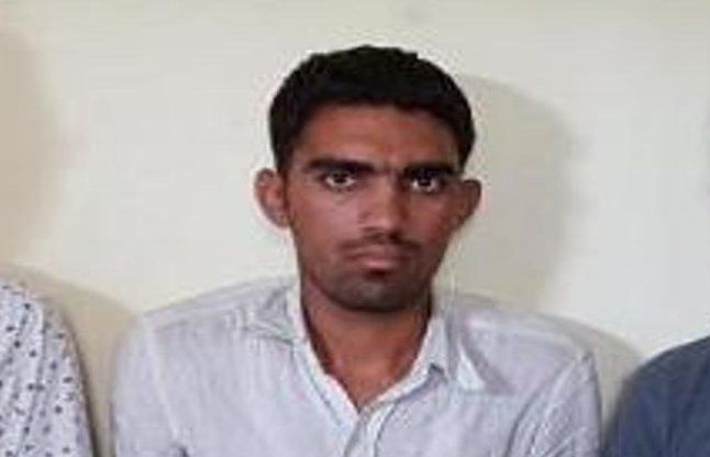 ahmedabad पिकअप वैन के साथ आरोपी गिरफ्तार