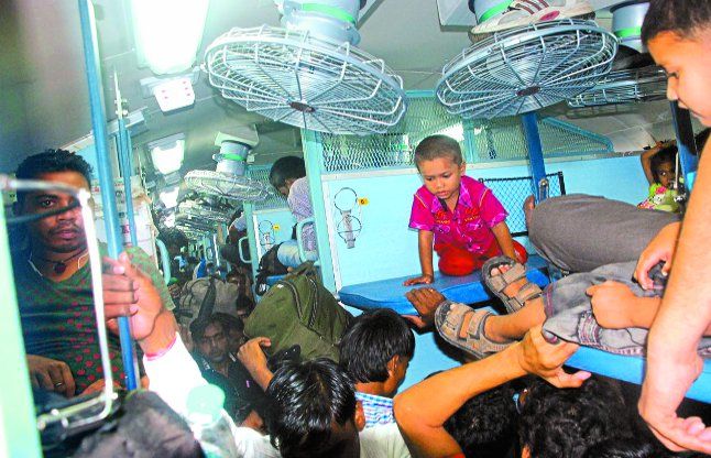 surat एलएचबी कोच में असुविधा को लेकर रेल प्रशासन हरकत में