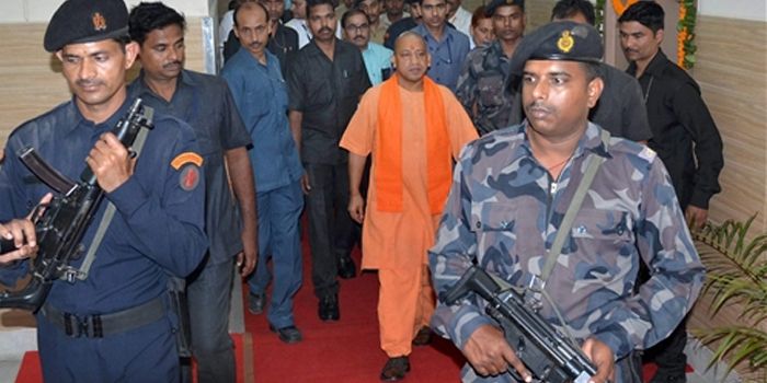 Yogi aditya nath कभी बुंदेलखंड जाने से रोके गए थे योगी, अब सीएम बनकर करने जा रहे हैं समीक्षा बैठक