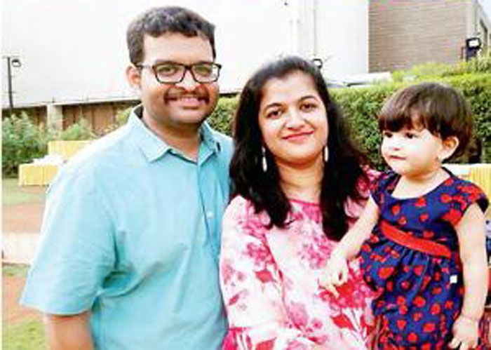 Woman Breastfeeding Her Son Harassed, Asked To Get हम शर्मिंदा हैं! नवजात को दूध पिला रही महिला को कोच में सवार पुरुषों ने जबरन ट्रेन से उतरने को किया मजबूर