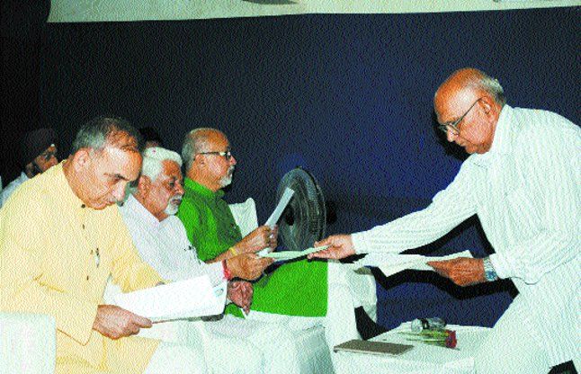 ahmedabad पाकिस्तान से आए विस्थापितों ने लगाई नागरिकता की गुहार