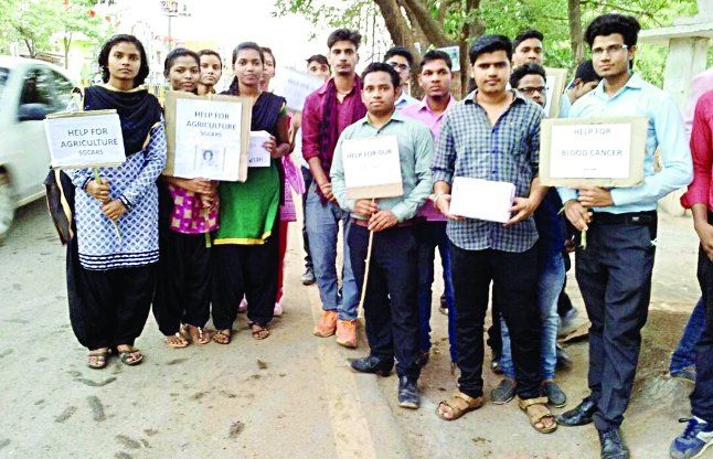 helpness friends agriculture student कैंसर पीडि़त दोस्त के खातिर विद्यार्थियों ने किया कुछ ऐसा कि आपको भी होगा गर्व