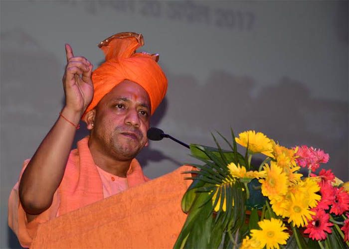 Yogi Adityanath VIDEO: सीएम योगी का फरमान, आज से उत्तर प्रदेश में लाल और नीली बत्ती बैन