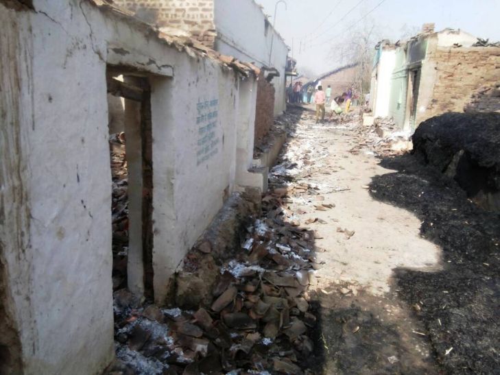 lormi, mungeli आग लगने से 25 मकान जले, 10 मवेशियों की झुलसने से हुई मौत