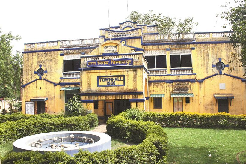nagar nigam सड़कों की लाइट कटी तो उड़े होश अब 23 में से 14 करोड़ जमा कराए
