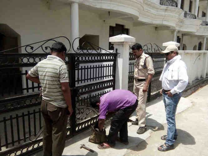 Recovery रिकवरी के लिए जब्त किया मकान