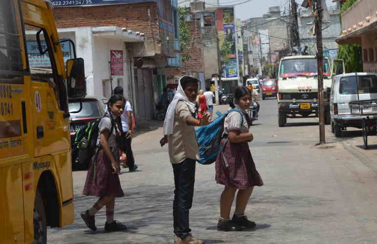 Private school आदेश को ठेंगा, खुले रहे स्कूल